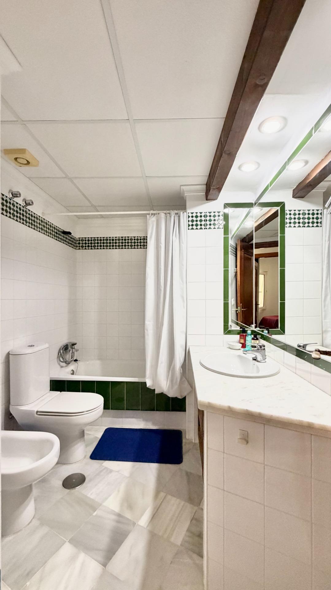 For sale - 3 Bedroom 2 Bathroom Apartment in Torrevieja - Aldea Del Mar  - Alicante