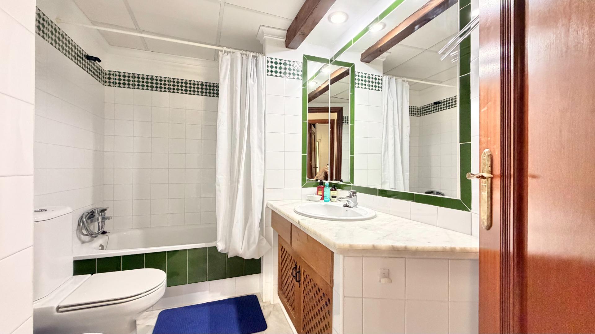 For sale - 3 Bedroom 2 Bathroom Apartment in Torrevieja - Aldea Del Mar  - Alicante
