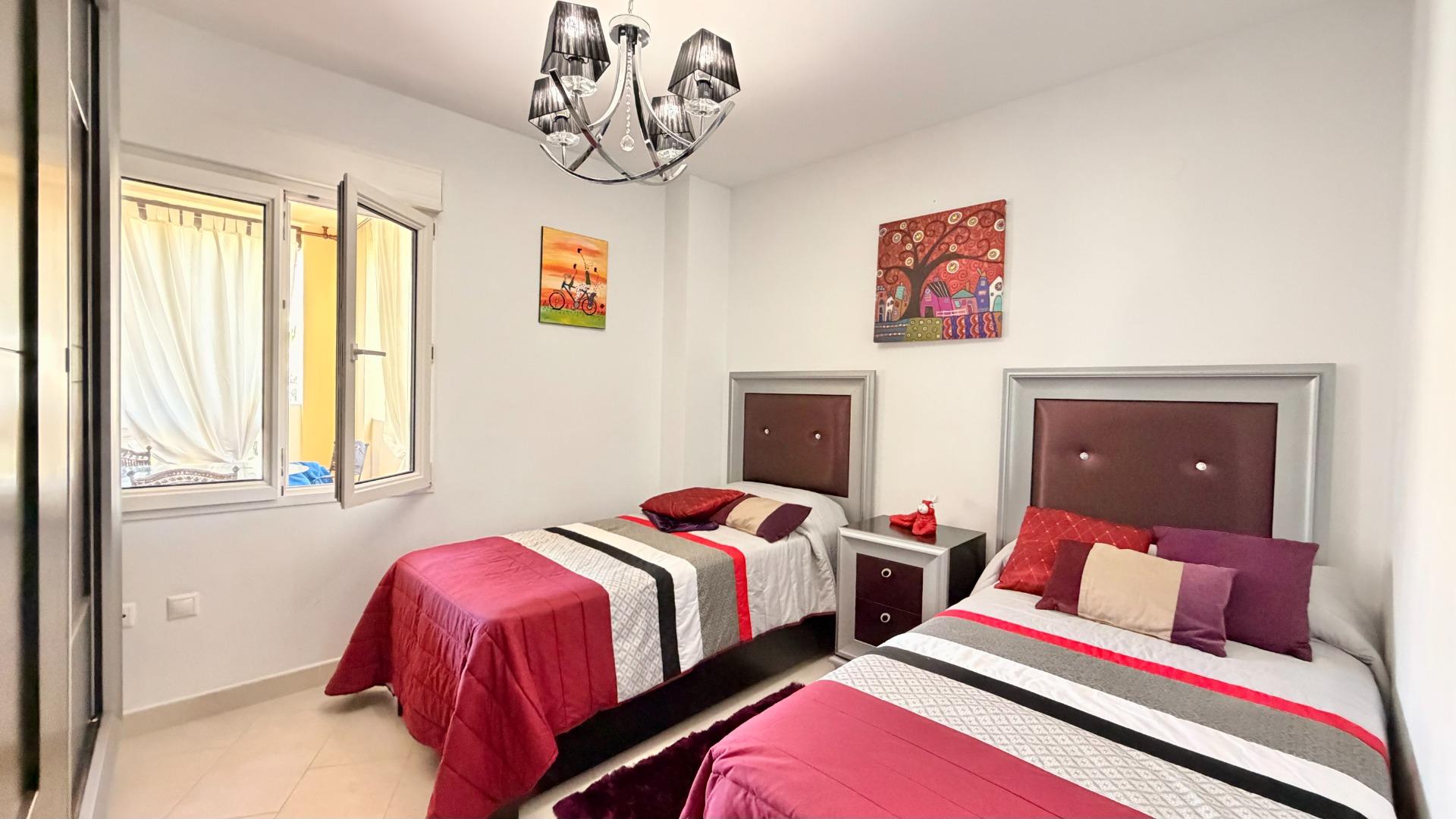 For sale - 3 Bedroom 2 Bathroom Apartment in Torrevieja - Aldea Del Mar  - Alicante