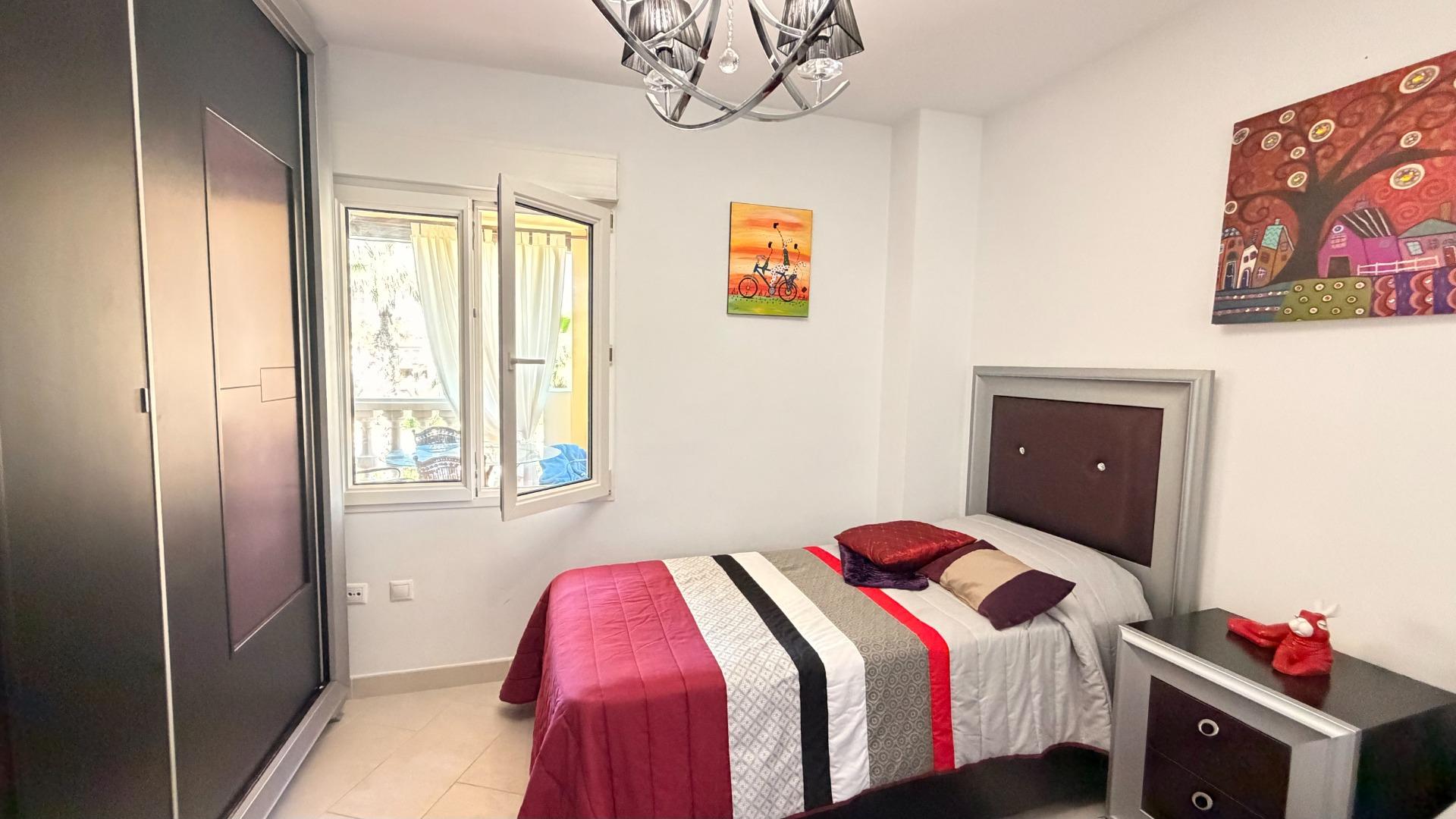 For sale - 3 Bedroom 2 Bathroom Apartment in Torrevieja - Aldea Del Mar  - Alicante