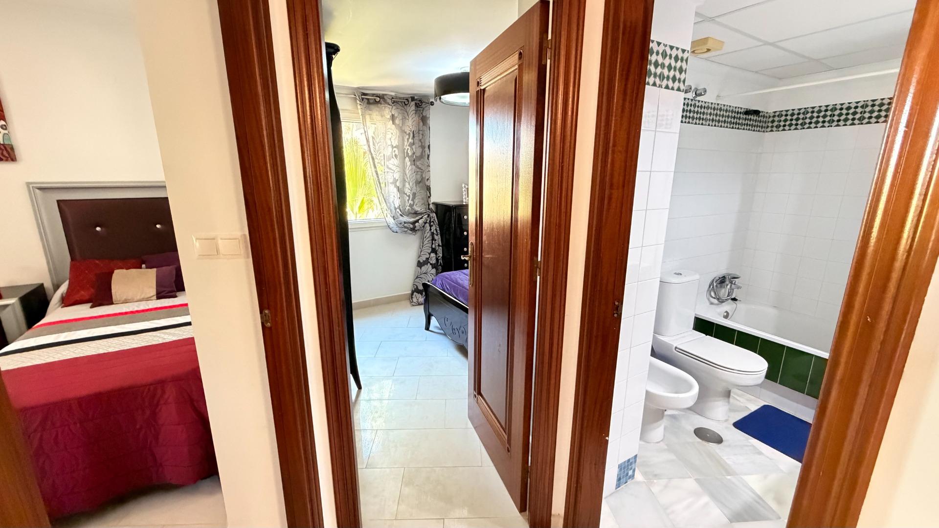 For sale - 3 Bedroom 2 Bathroom Apartment in Torrevieja - Aldea Del Mar  - Alicante