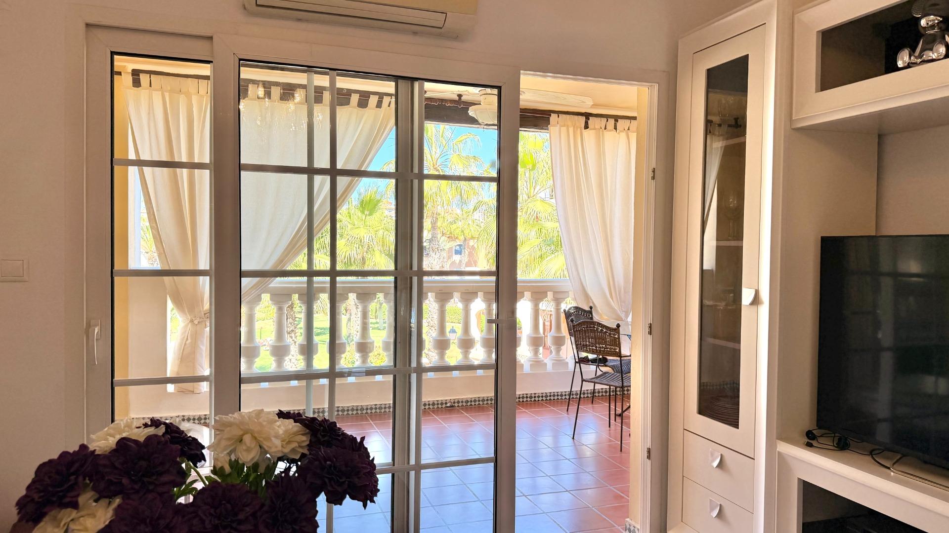 For sale - 3 Bedroom 2 Bathroom Apartment in Torrevieja - Aldea Del Mar  - Alicante