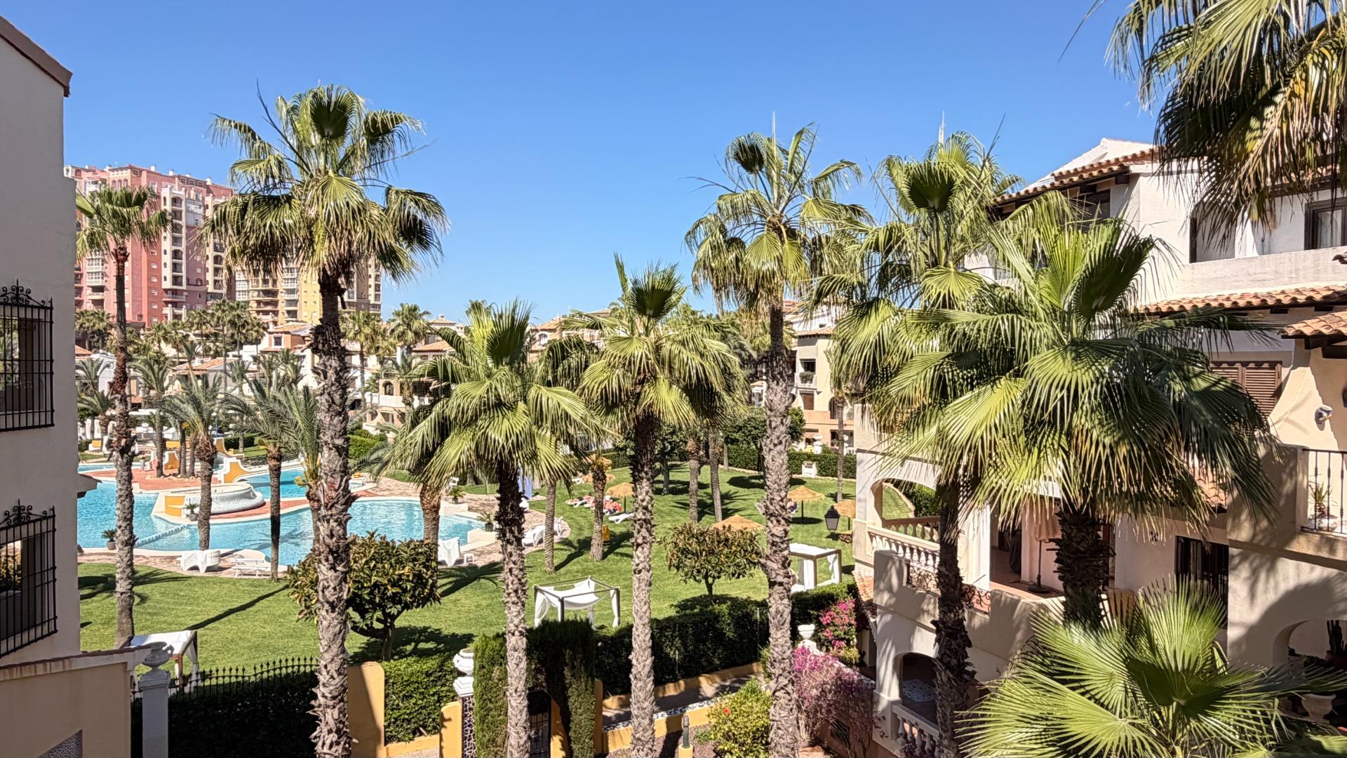 For sale - 3 Bedroom 2 Bathroom Apartment in Torrevieja - Aldea Del Mar  - Alicante