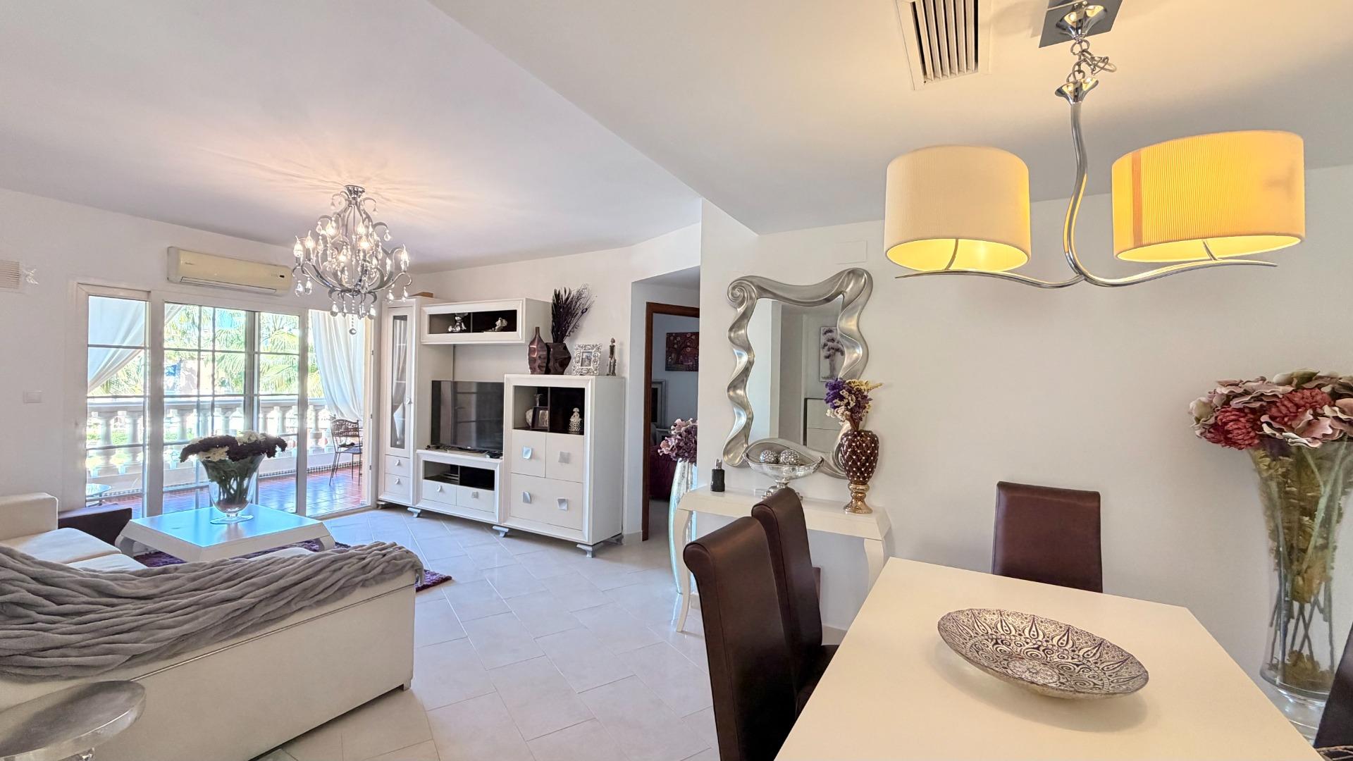 For sale - 3 Bedroom 2 Bathroom Apartment in Torrevieja - Aldea Del Mar  - Alicante