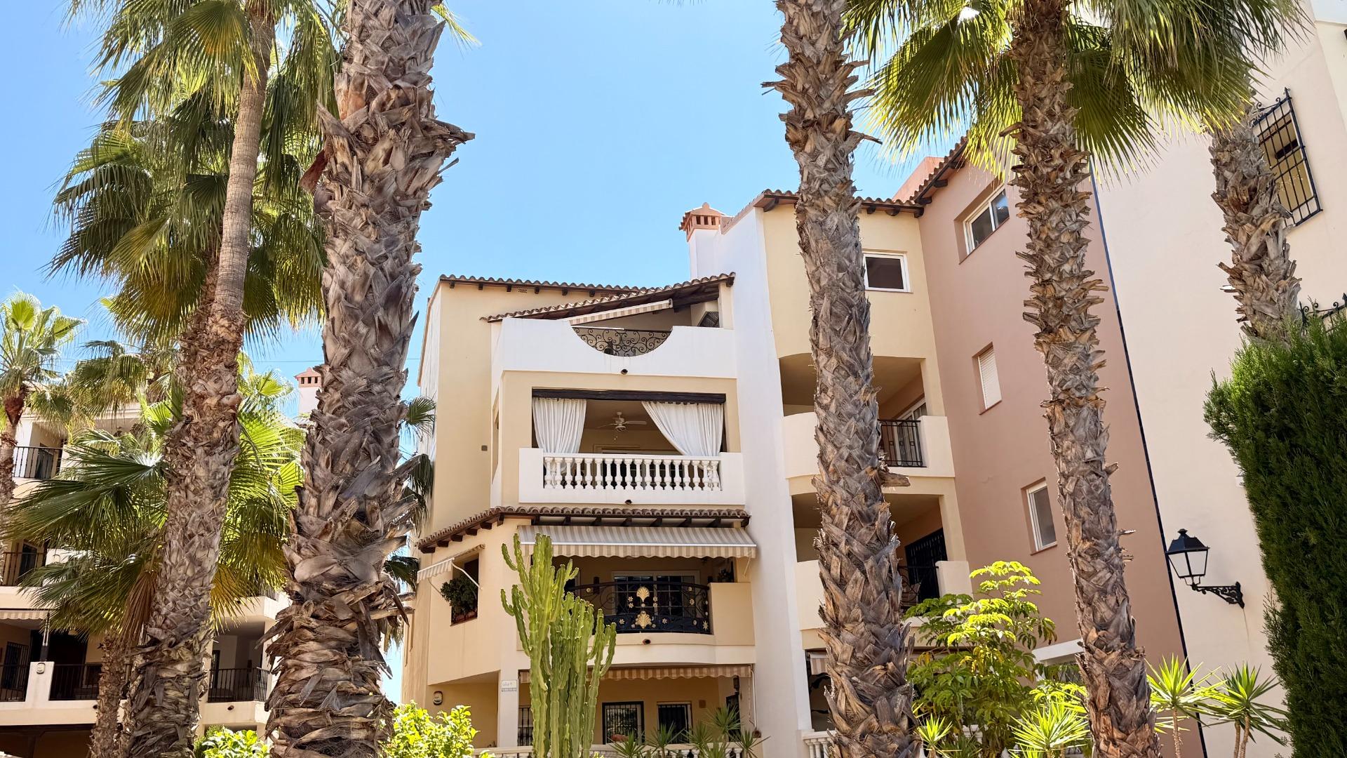 For sale - 3 Bedroom 2 Bathroom Apartment in Torrevieja - Aldea Del Mar  - Alicante