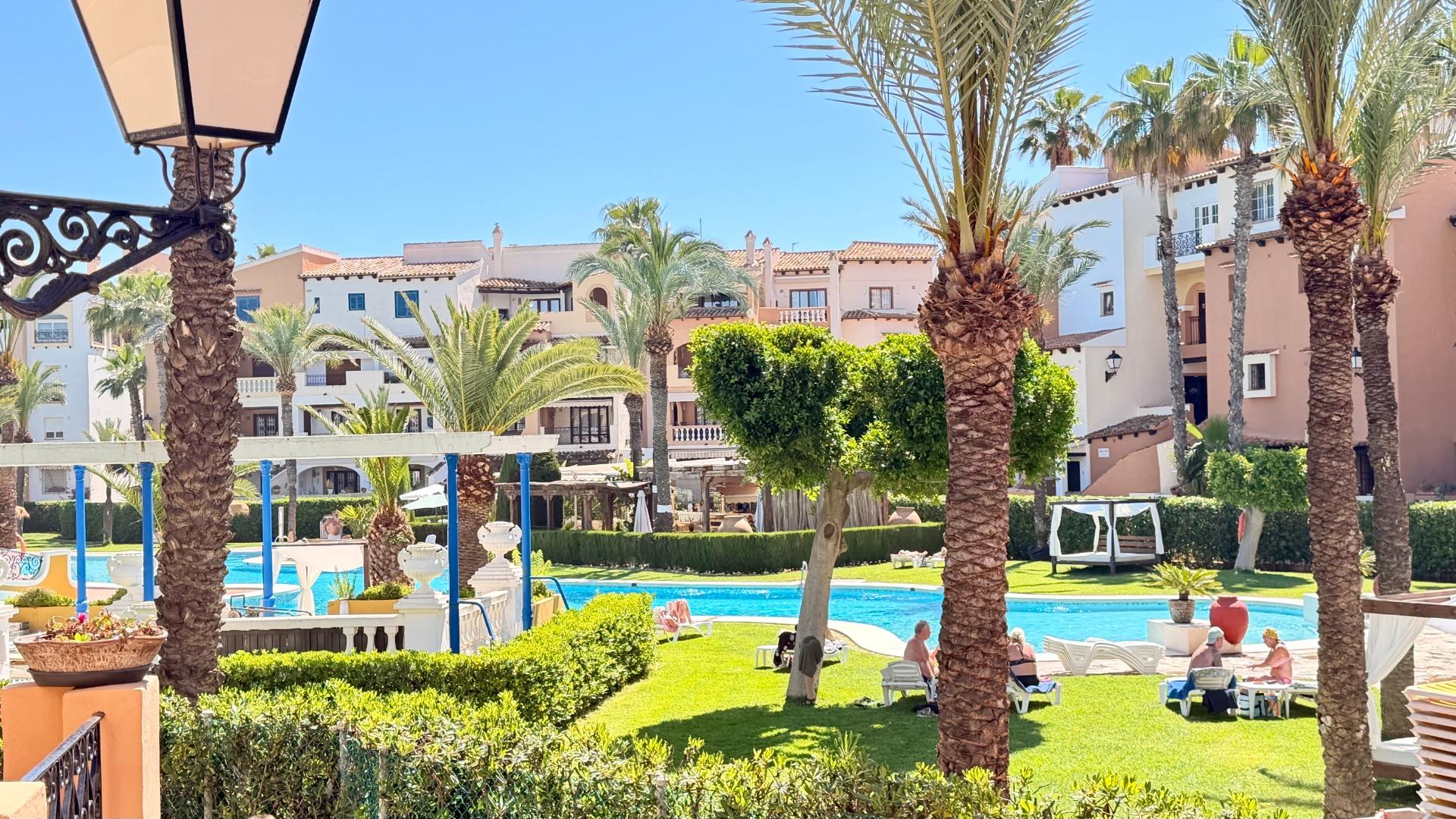 For sale - 3 Bedroom 2 Bathroom Apartment in Torrevieja - Aldea Del Mar  - Alicante