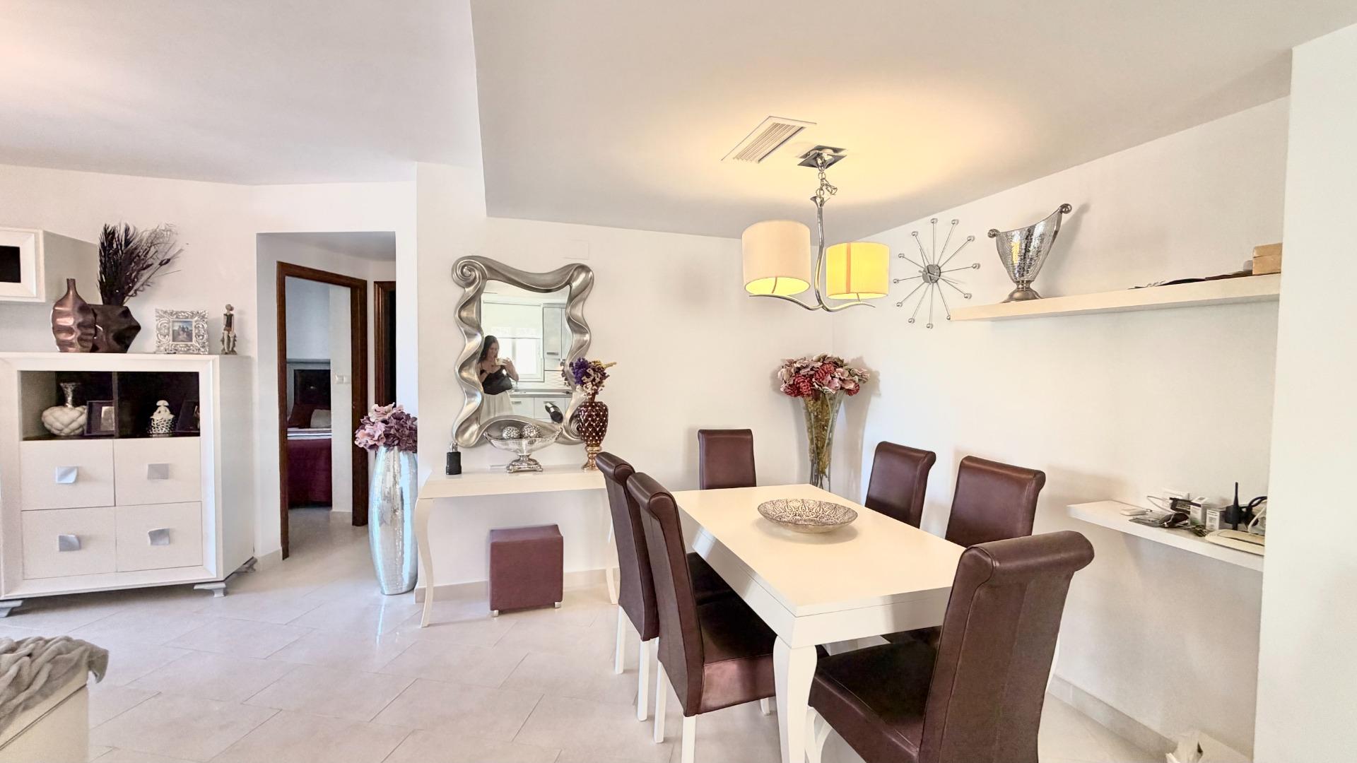 For sale - 3 Bedroom 2 Bathroom Apartment in Torrevieja - Aldea Del Mar  - Alicante