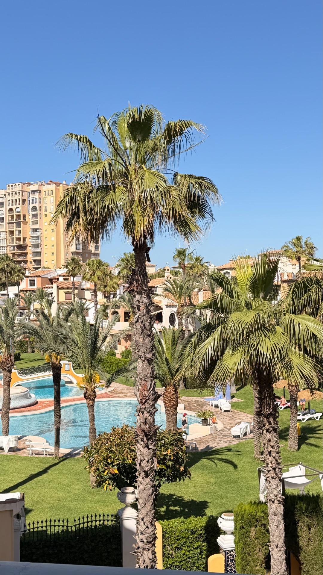 For sale - 3 Bedroom 2 Bathroom Apartment in Torrevieja - Aldea Del Mar  - Alicante