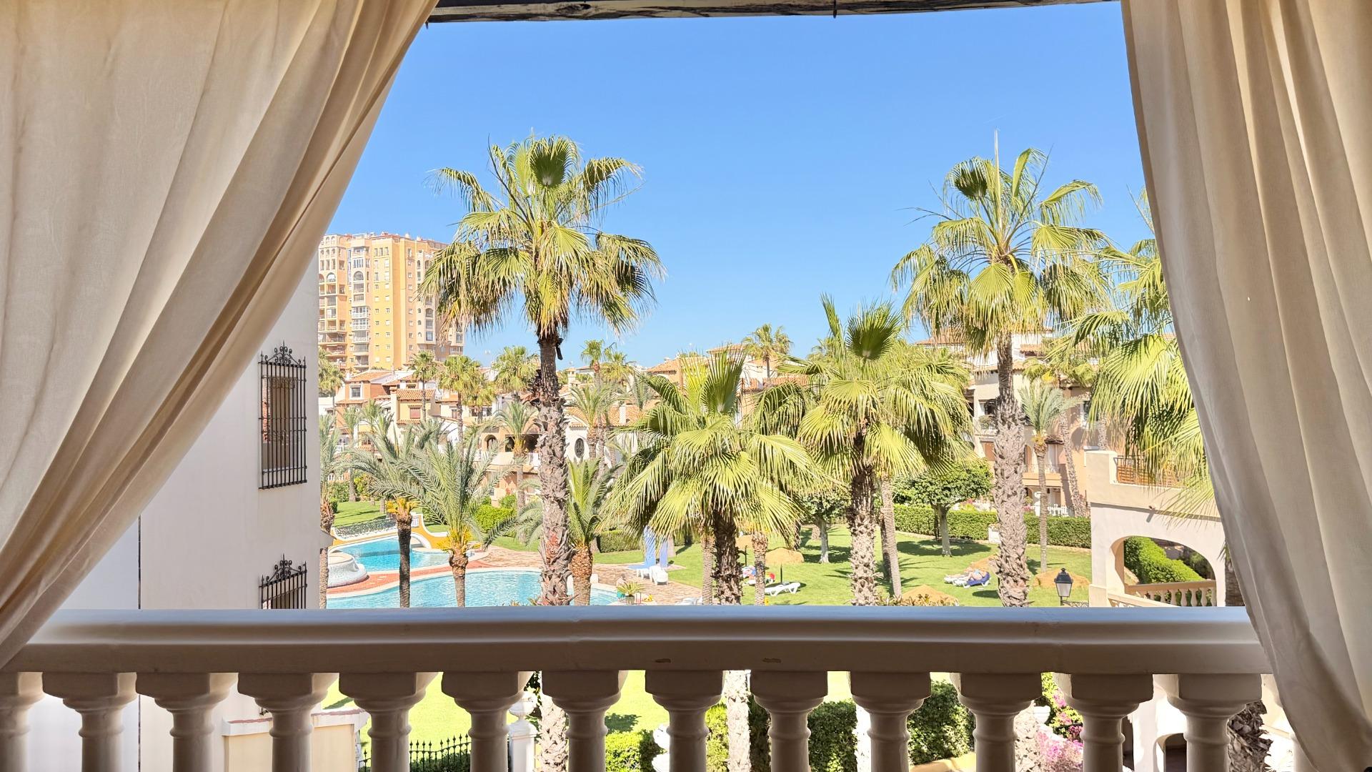 For sale - 3 Bedroom 2 Bathroom Apartment in Torrevieja - Aldea Del Mar  - Alicante