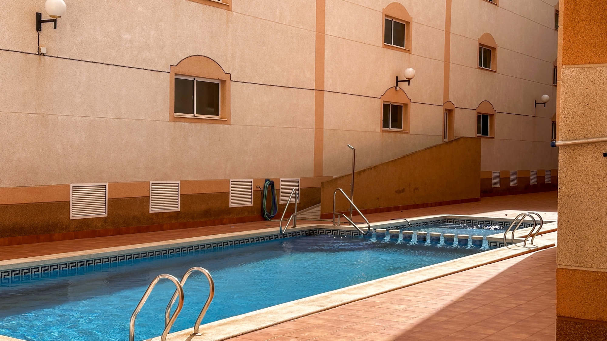 For sale - 3 Bedroom 2 Bathroom Apartment in Torrevieja - Costa Blanca  - Alicante