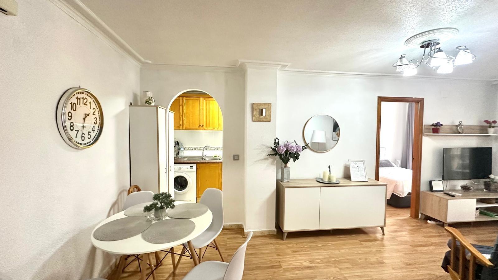 For sale - 2 Bedroom 1 Bathroom Apartment in Torrevieja - Acequion  - Alicante