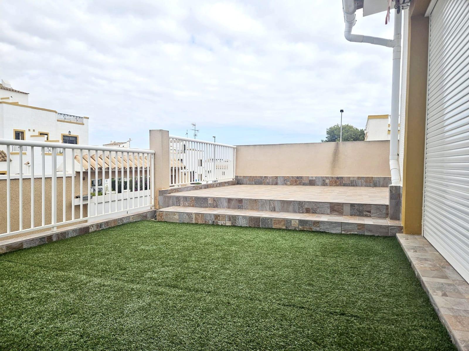 For sale - 6 Bedroom 2 Bathroom Town House in Orihuela Costa - Los Almendros-la Florida  - Alicante