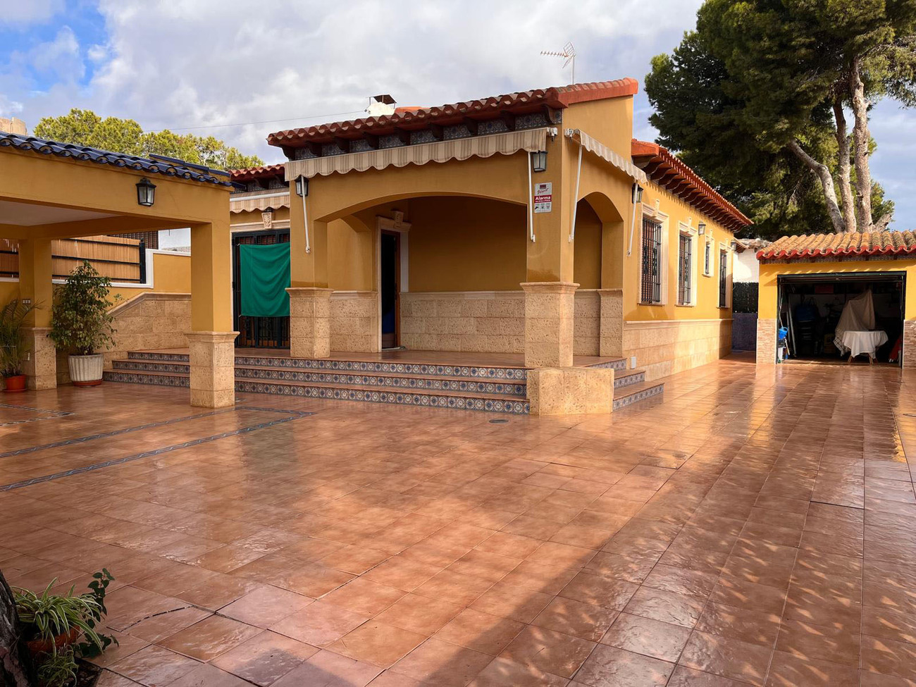 For sale - 3 Bedroom 2 Bathroom Semi Detached in Orihuela Costa - Costa Blanca  - Alicante