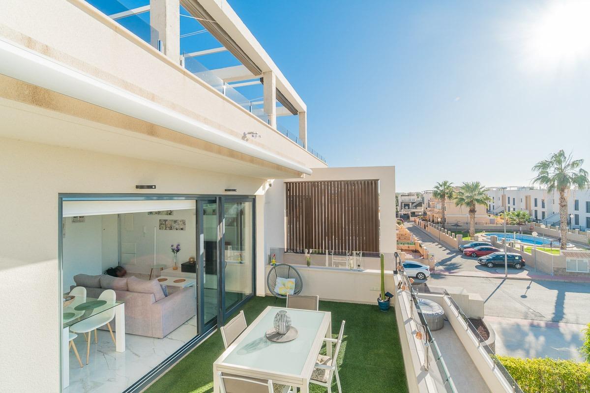 For sale - 2 Bedroom 2 Bathroom Terraced house in Villamartin - Villamartin  - Alicante