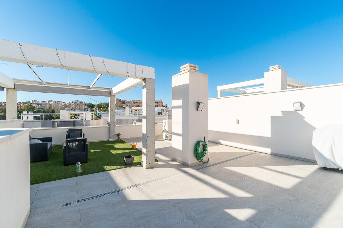 For sale - 2 Bedroom 2 Bathroom Terraced house in Villamartin - Villamartin  - Alicante