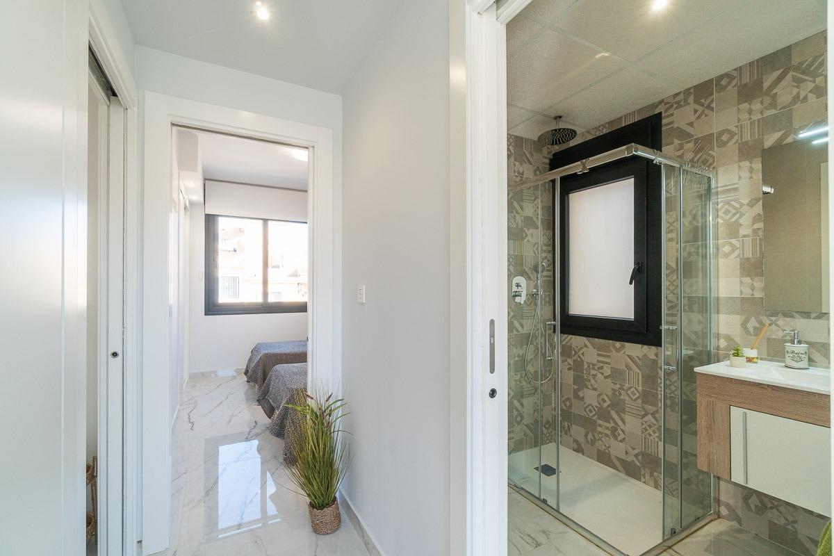 For sale - 2 Bedroom 2 Bathroom Terraced house in Villamartin - Villamartin  - Alicante