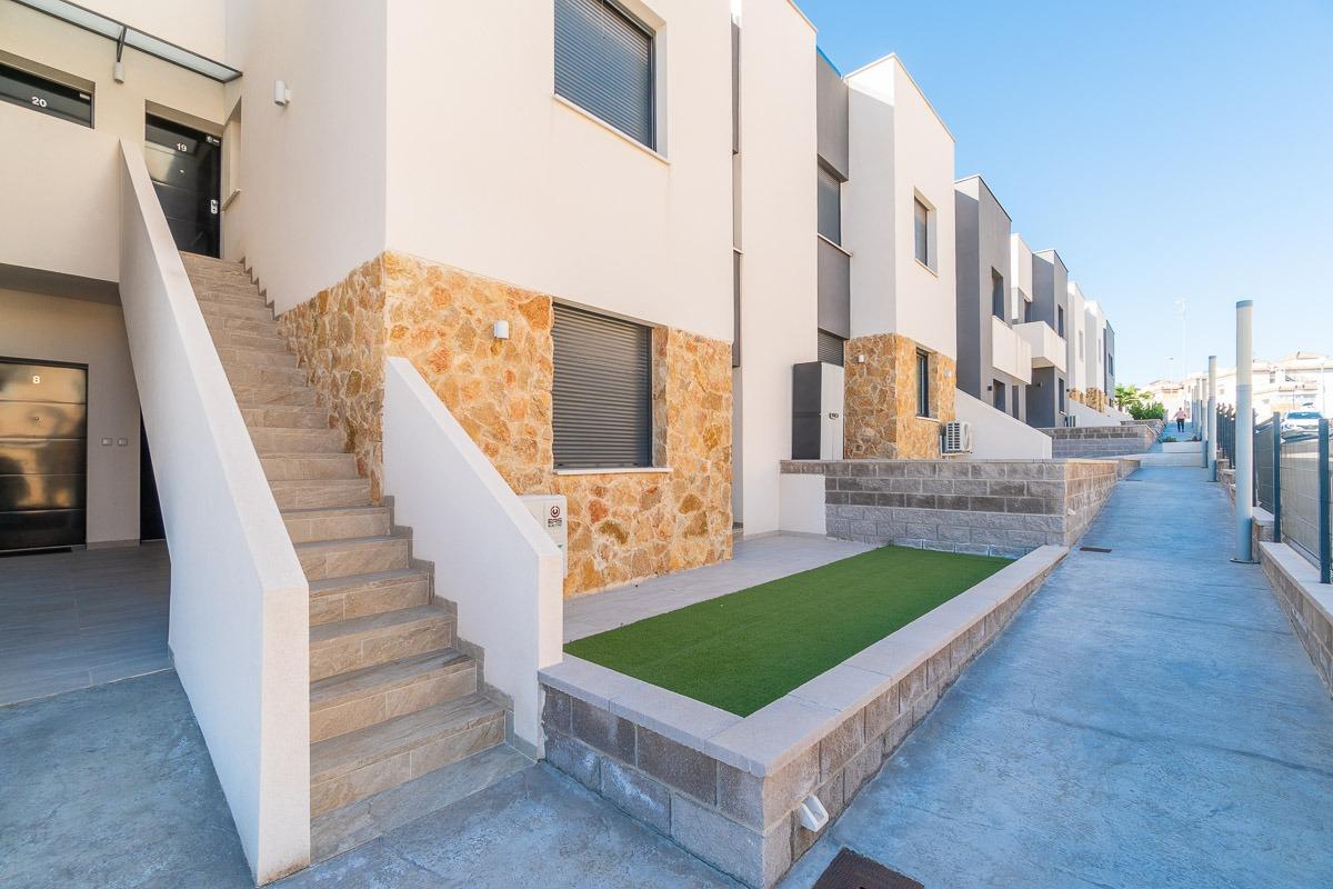 For sale - 2 Bedroom 2 Bathroom Terraced house in Villamartin - Villamartin  - Alicante