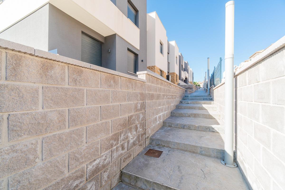 For sale - 2 Bedroom 2 Bathroom Terraced house in Villamartin - Villamartin  - Alicante