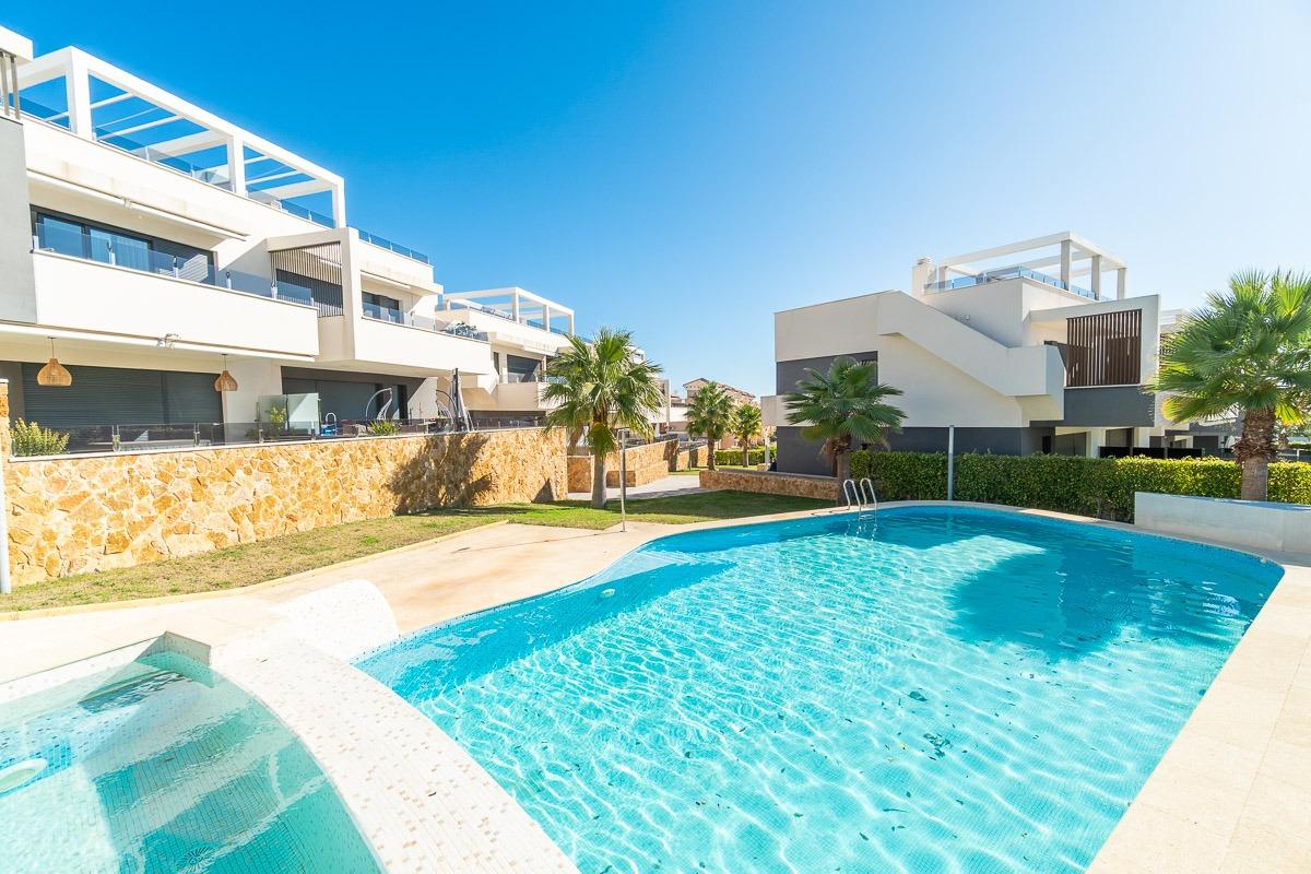 For sale - 2 Bedroom 2 Bathroom Terraced house in Villamartin - Villamartin  - Alicante