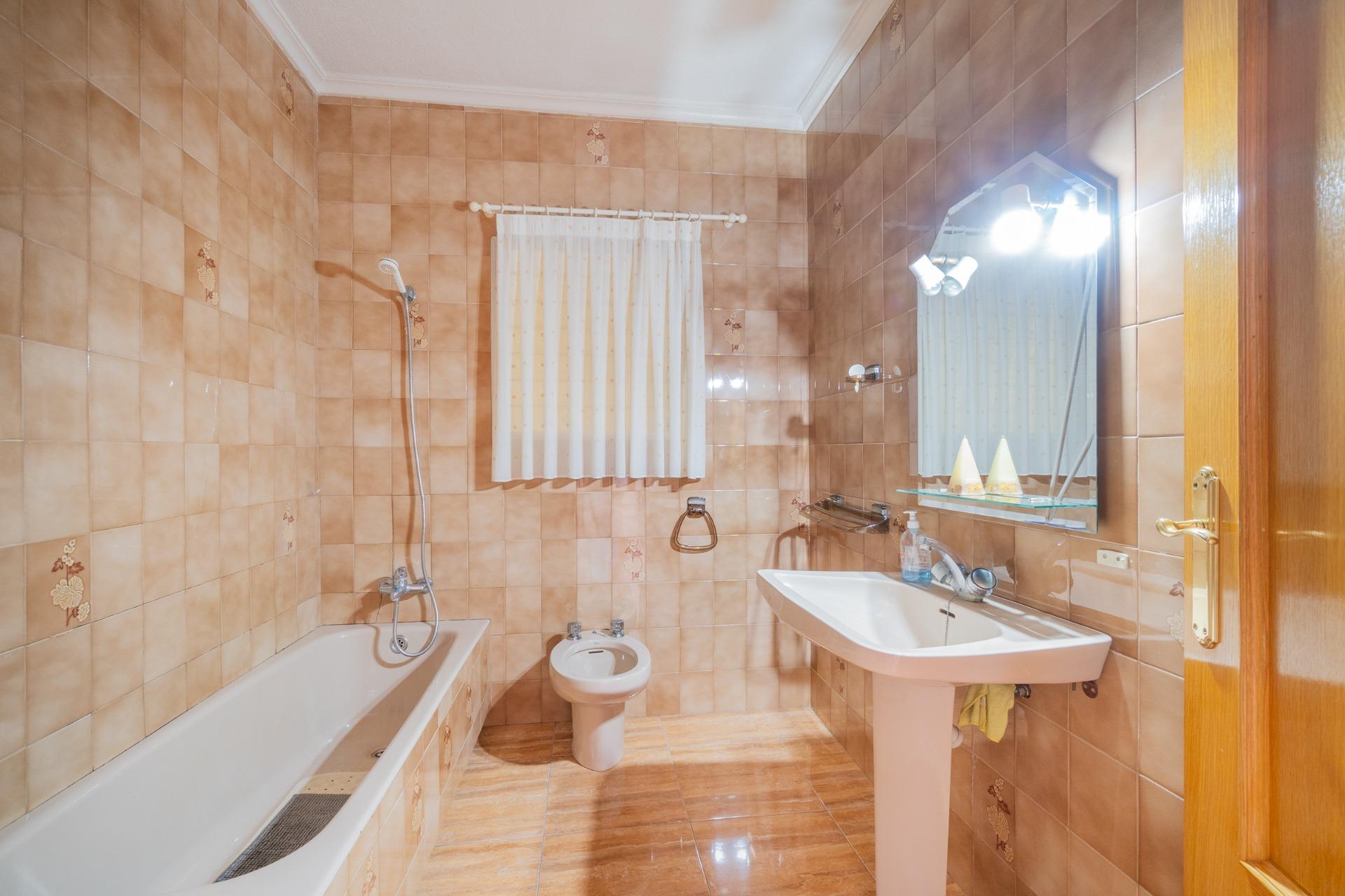 For sale - 3 Bedroom 2 Bathroom house in Torremendo - Torremendo  - Alicante