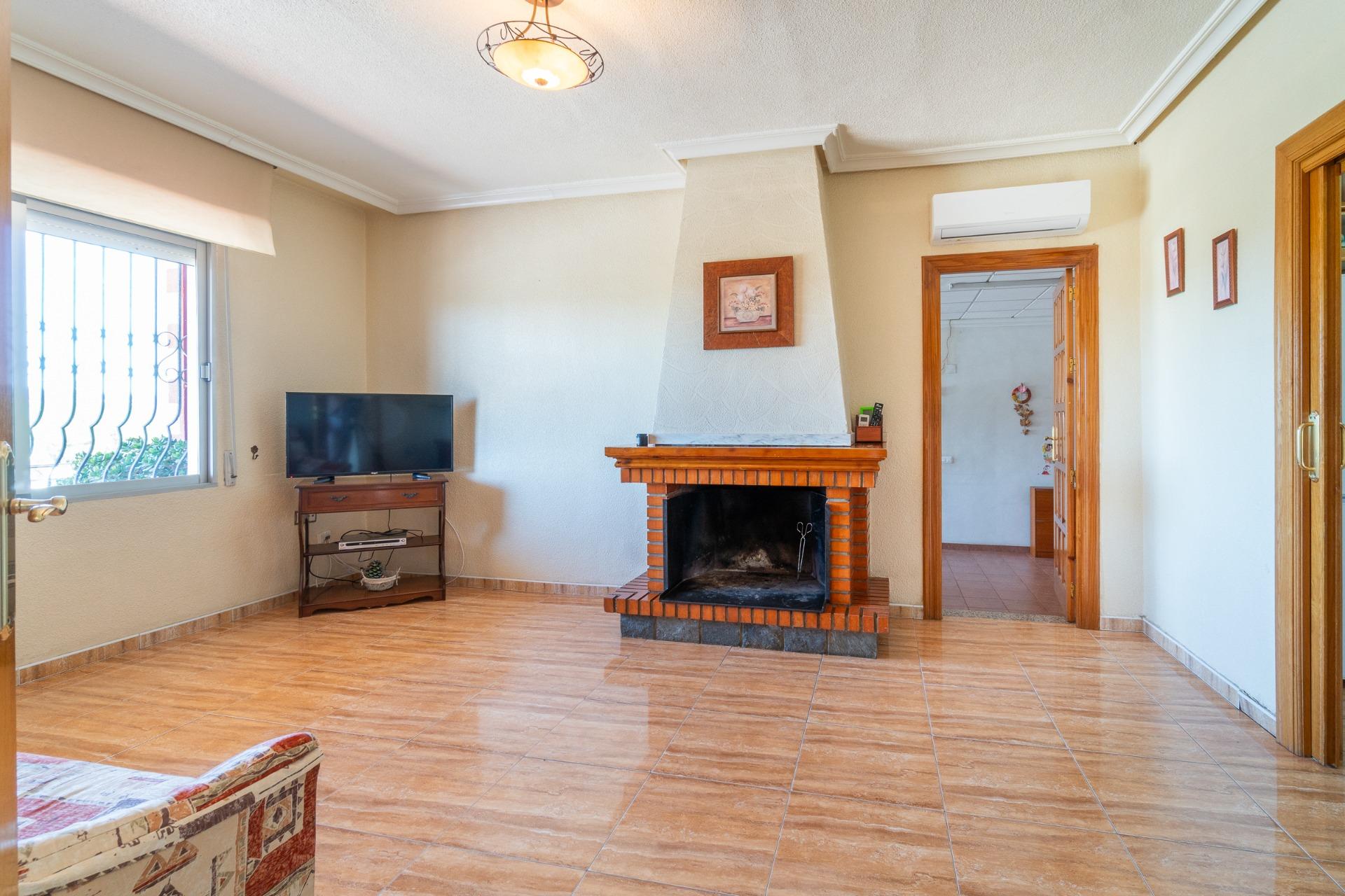 For sale - 3 Bedroom 2 Bathroom Villa in San Miguel de Salinas - Torremendo  - Alicante