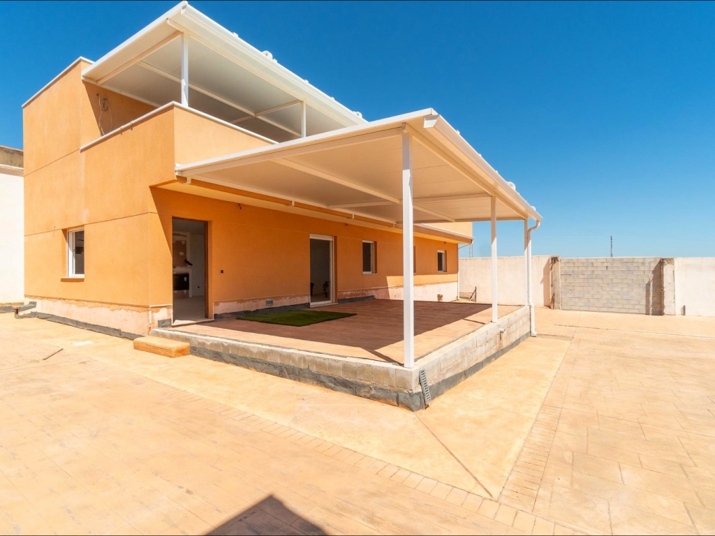 3 Bedroom 2 Bathroom Villa in San Miguel de Salinas