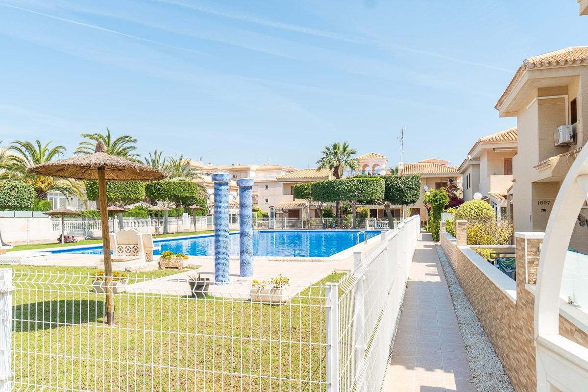 For sale - 2 Bedroom 2 Bathroom Town house in Playa Flamenca  - Playa Flamenca  - Alicante