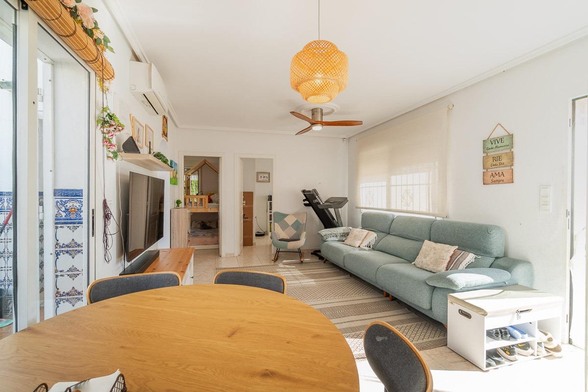 For sale - 3 Bedroom 1 Bathroom Villa in Playa Flamenca -  - Alicante