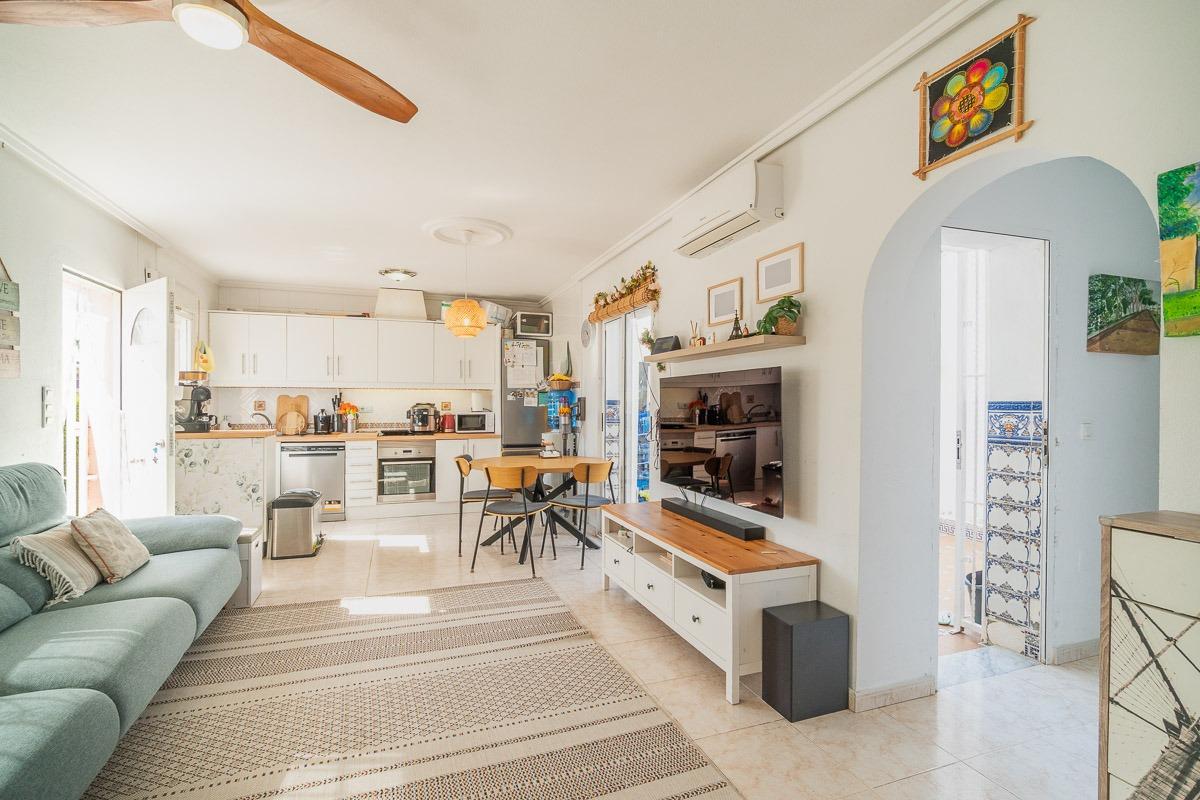 For sale - 3 Bedroom 1 Bathroom Villa in Playa Flamenca -  - Alicante