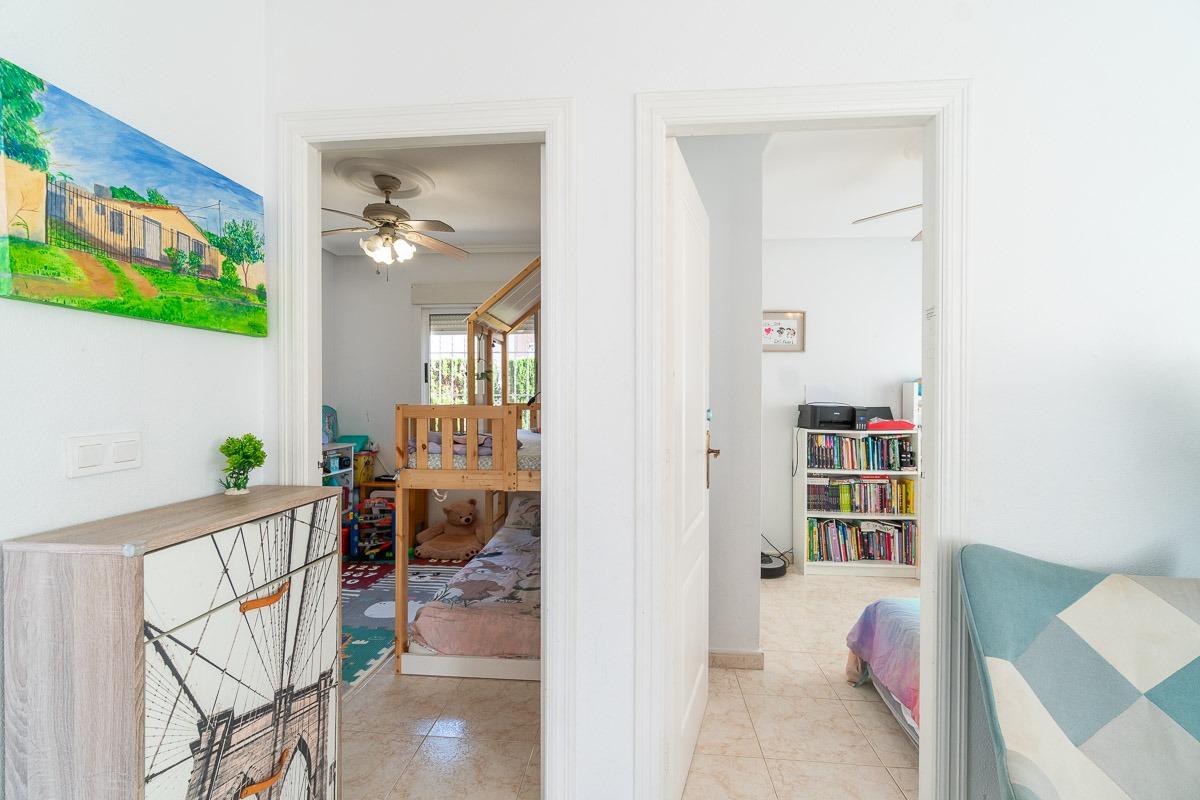 For sale - 3 Bedroom 1 Bathroom Villa in Playa Flamenca -  - Alicante