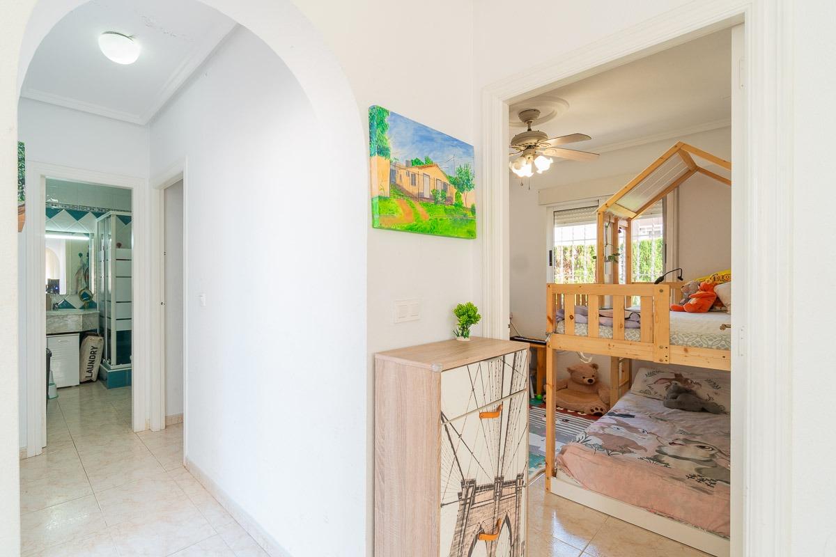 For sale - 3 Bedroom 1 Bathroom Villa in Playa Flamenca -  - Alicante
