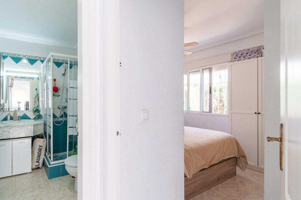 For sale - 3 Bedroom 1 Bathroom Villa in Playa Flamenca -  - Alicante