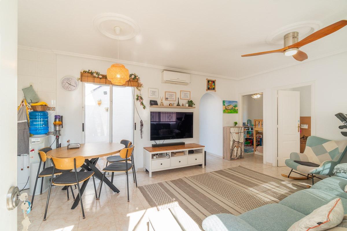 For sale - 3 Bedroom 1 Bathroom Villa in Playa Flamenca -  - Alicante