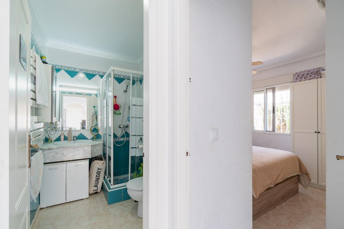 For sale - 3 Bedroom 1 Bathroom Villa in Playa Flamenca -  - Alicante