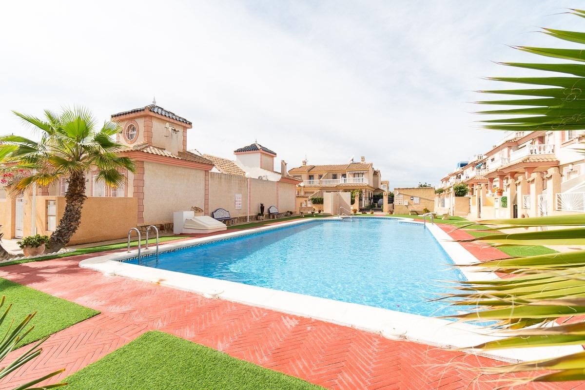 For sale - 3 Bedroom 1 Bathroom Villa in Playa Flamenca -  - Alicante