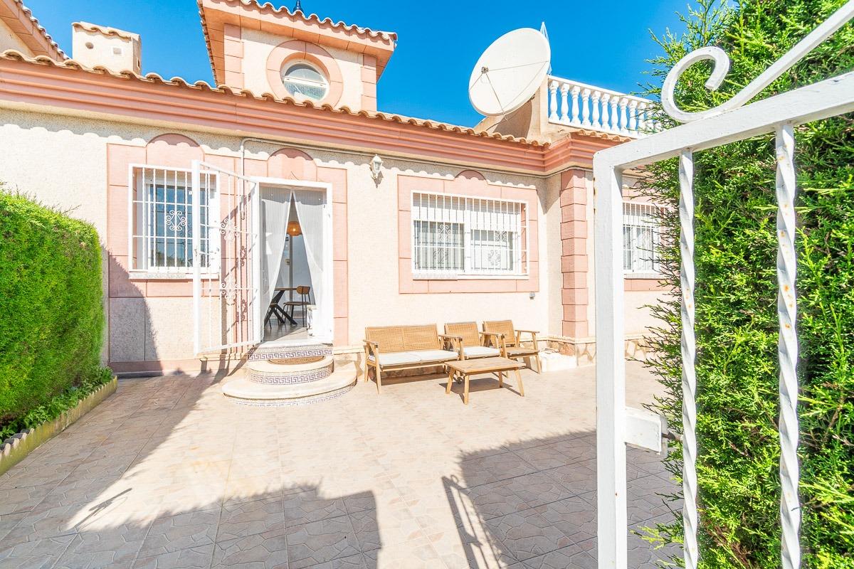 For sale - 3 Bedroom 1 Bathroom Villa in Playa Flamenca -  - Alicante