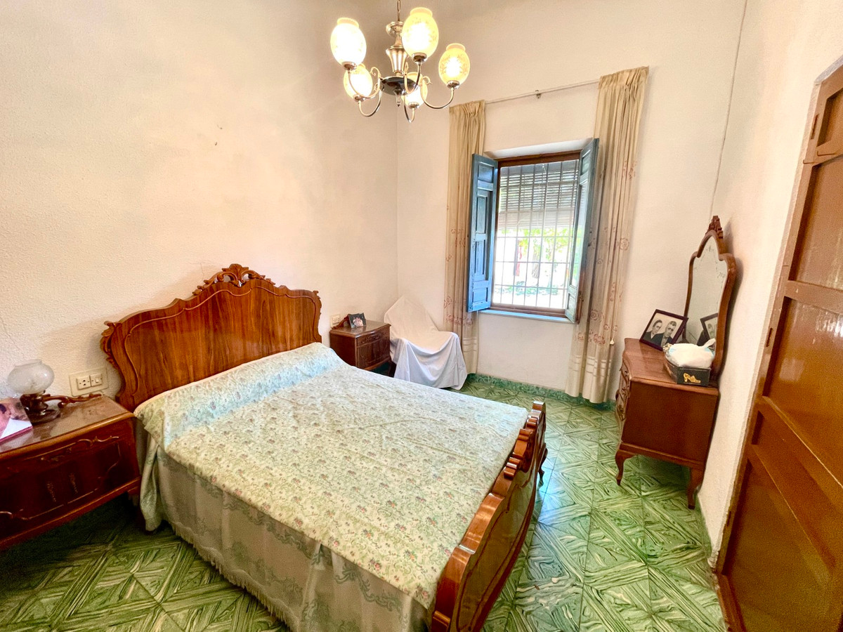 For sale - 3 Bedroom 1 Bathroom House - Detached Villa in La Romana - La Romana Centro  - Alicante