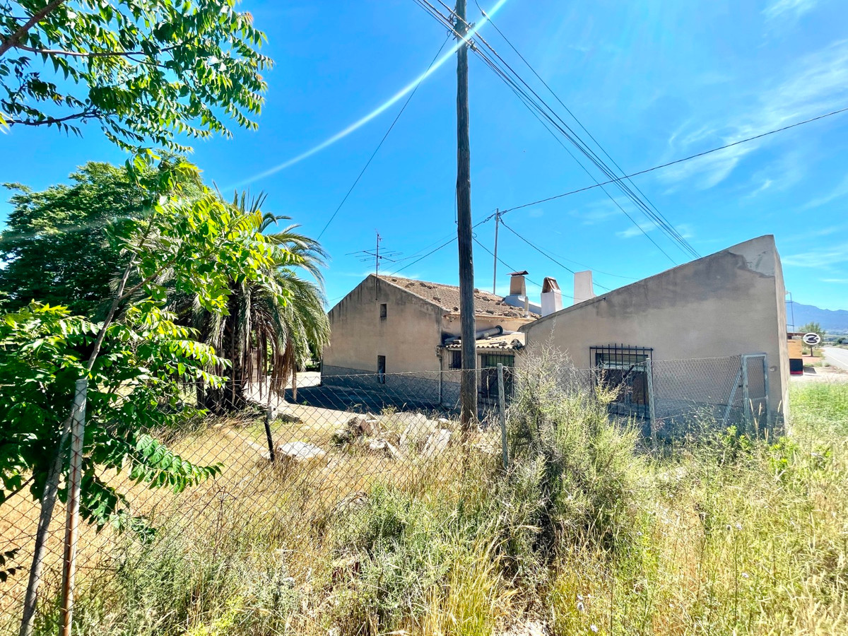 For sale - 3 Bedroom 1 Bathroom House - Detached Villa in La Romana - La Romana Centro  - Alicante