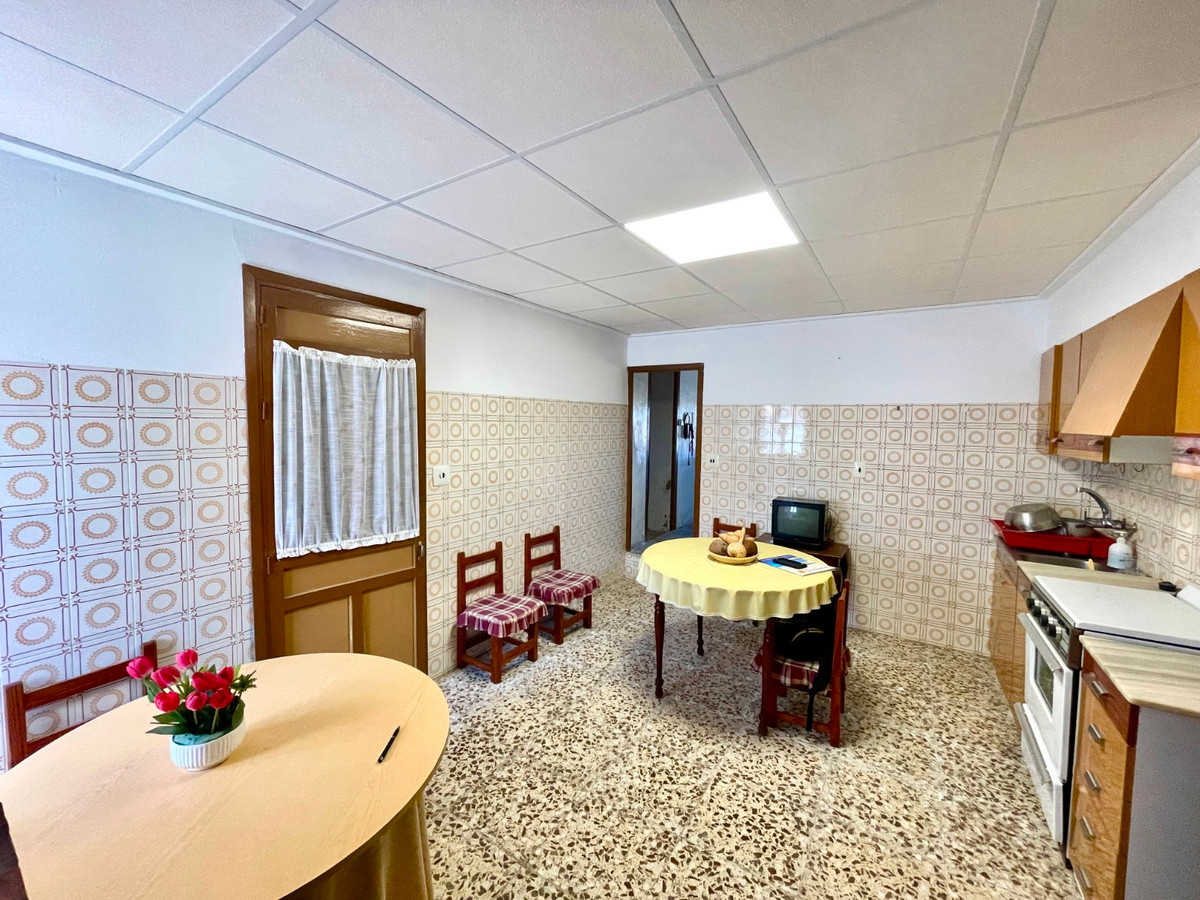 For sale - 3 Bedroom 1 Bathroom House - Detached Villa in La Romana - La Romana Centro  - Alicante