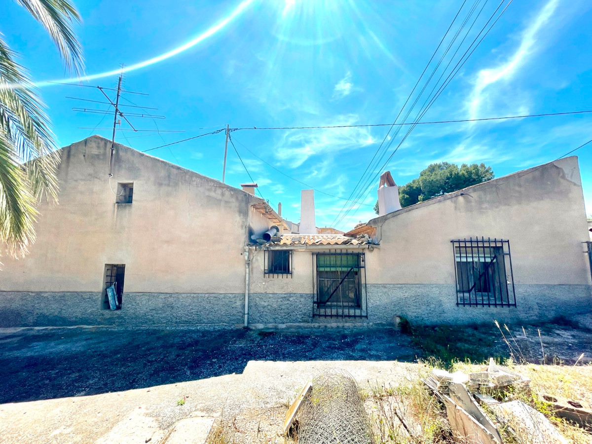 For sale - 3 Bedroom 1 Bathroom House - Detached Villa in La Romana - La Romana Centro  - Alicante