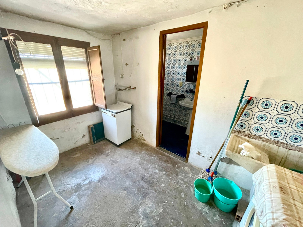 For sale - 3 Bedroom 1 Bathroom House - Detached Villa in La Romana - La Romana Centro  - Alicante