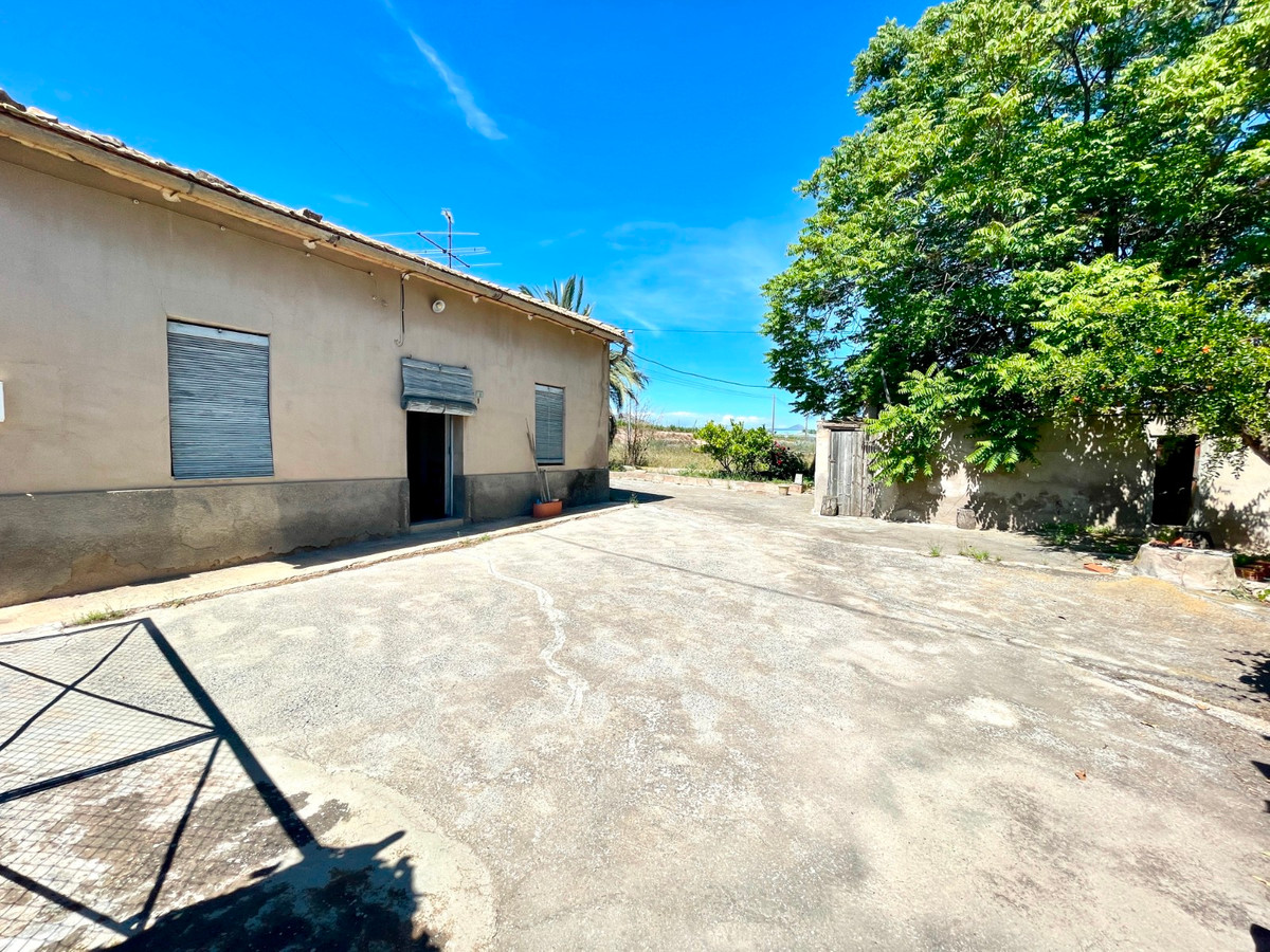 For sale - 3 Bedroom 1 Bathroom House - Detached Villa in La Romana - La Romana Centro  - Alicante