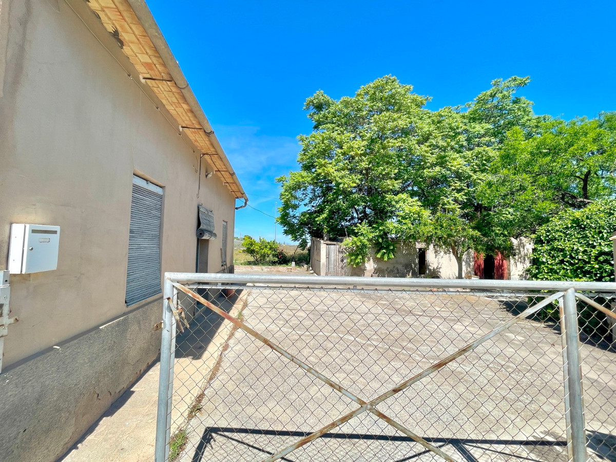 For sale - 3 Bedroom 1 Bathroom House - Detached Villa in La Romana - La Romana Centro  - Alicante