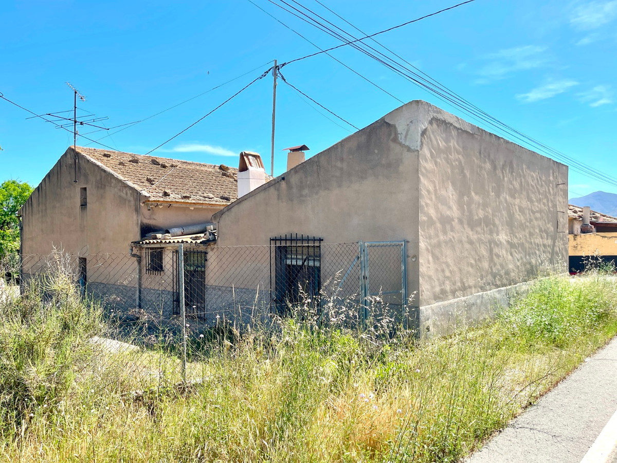 For sale - 3 Bedroom 1 Bathroom House - Detached Villa in La Romana - La Romana Centro  - Alicante