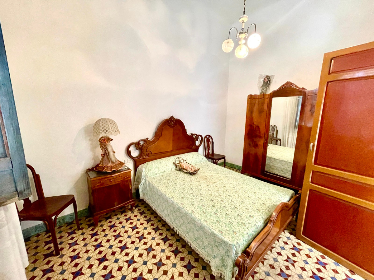 For sale - 3 Bedroom 1 Bathroom House - Detached Villa in La Romana - La Romana Centro  - Alicante