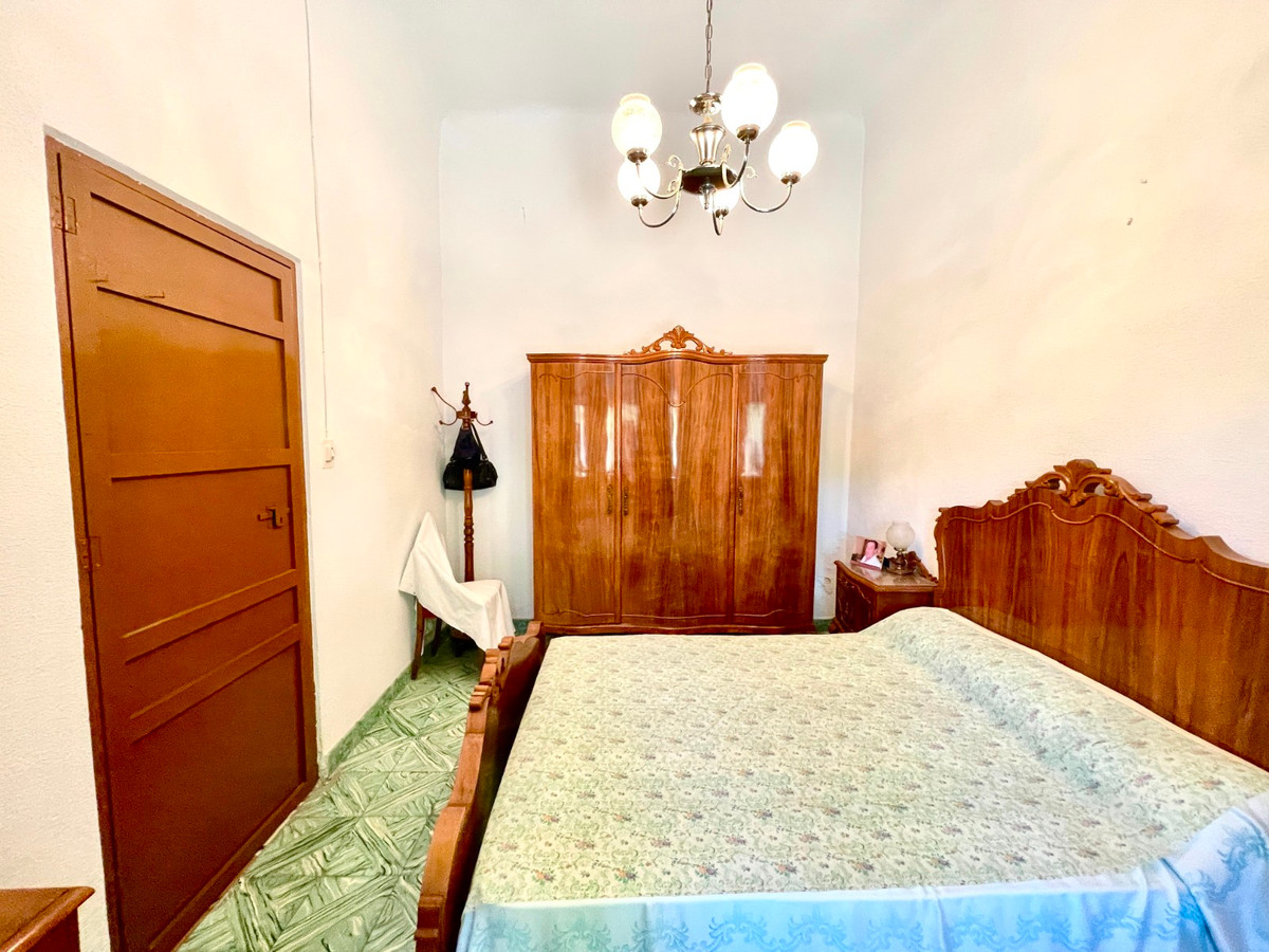 For sale - 3 Bedroom 1 Bathroom House - Detached Villa in La Romana - La Romana Centro  - Alicante
