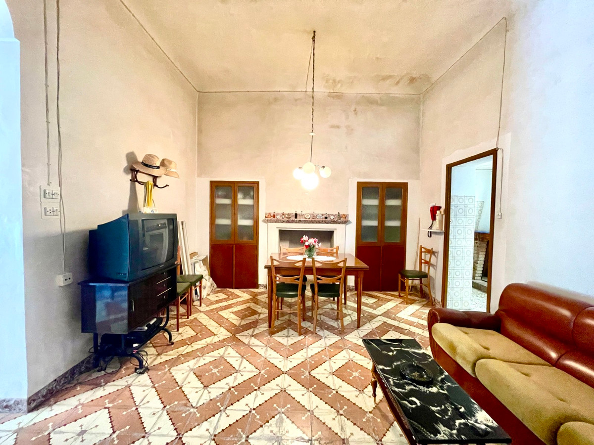 For sale - 3 Bedroom 1 Bathroom House - Detached Villa in La Romana - La Romana Centro  - Alicante