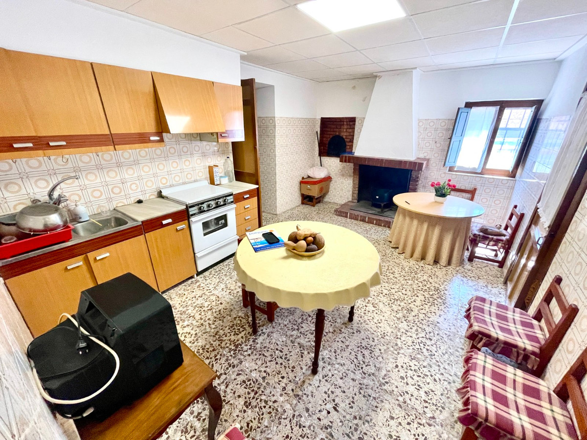 For sale - 3 Bedroom 1 Bathroom House - Detached Villa in La Romana - La Romana Centro  - Alicante
