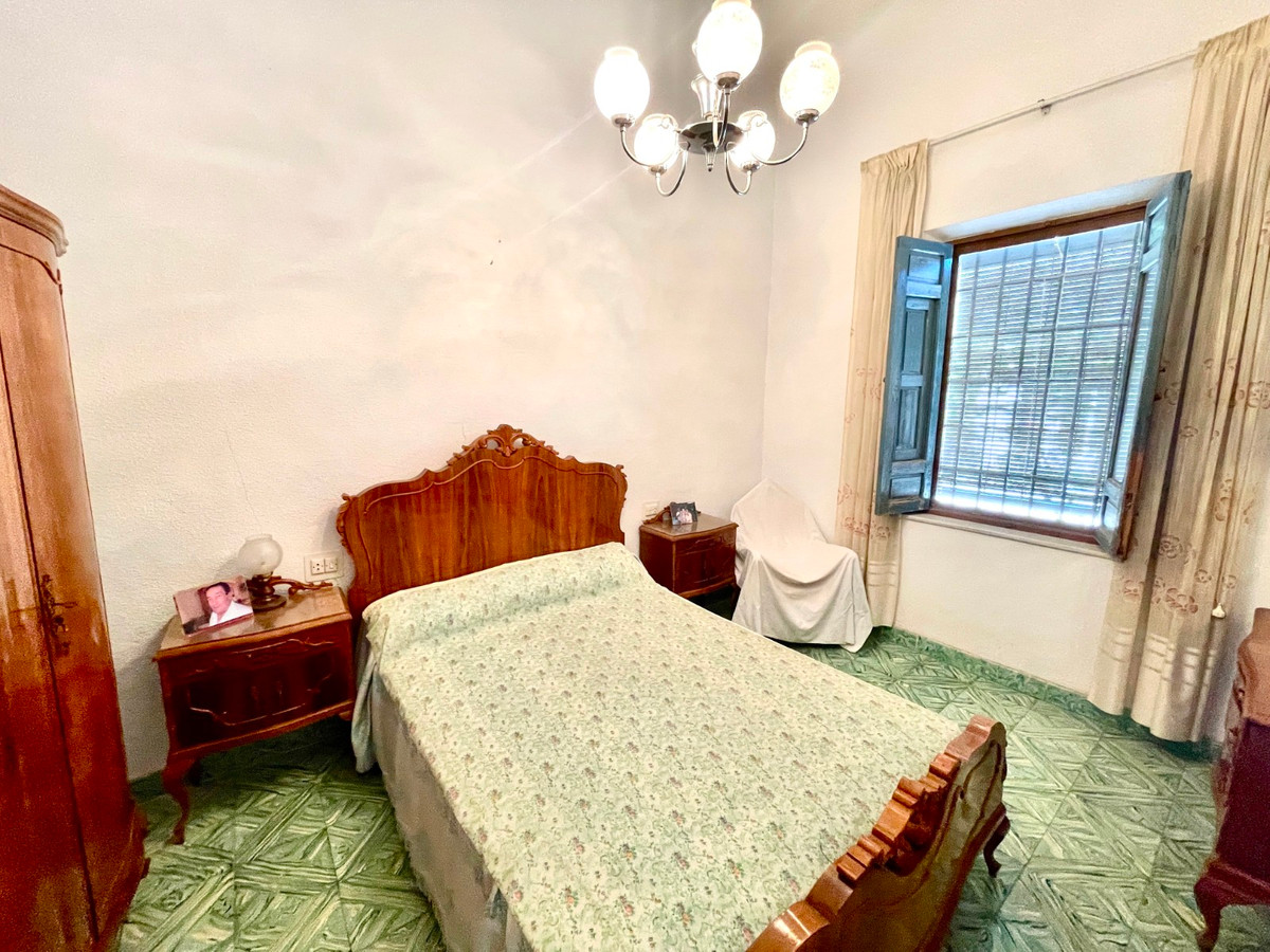 For sale - 3 Bedroom 1 Bathroom House - Detached Villa in La Romana - La Romana Centro  - Alicante