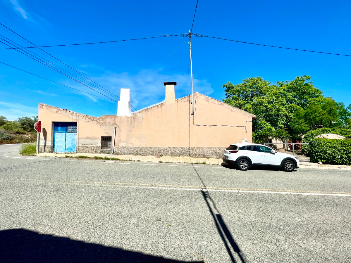 For sale - 3 Bedroom 1 Bathroom House - Detached Villa in La Romana - La Romana Centro  - Alicante